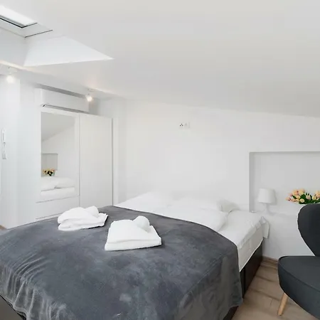 Apartment Mazowiecka By Renters